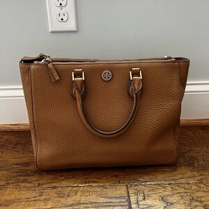 Tory Burch Bag. Pebbled leather bag. USED LESS THAN 10 TIMES